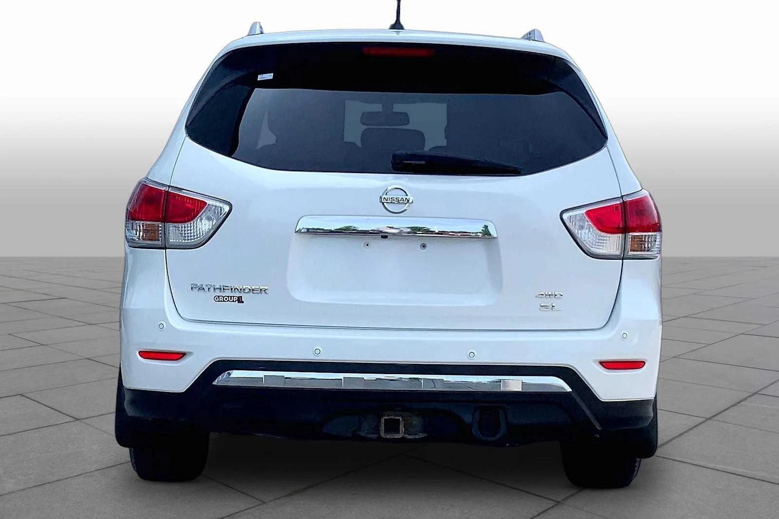 Used 2016 Pearl White Nissan SL image 4