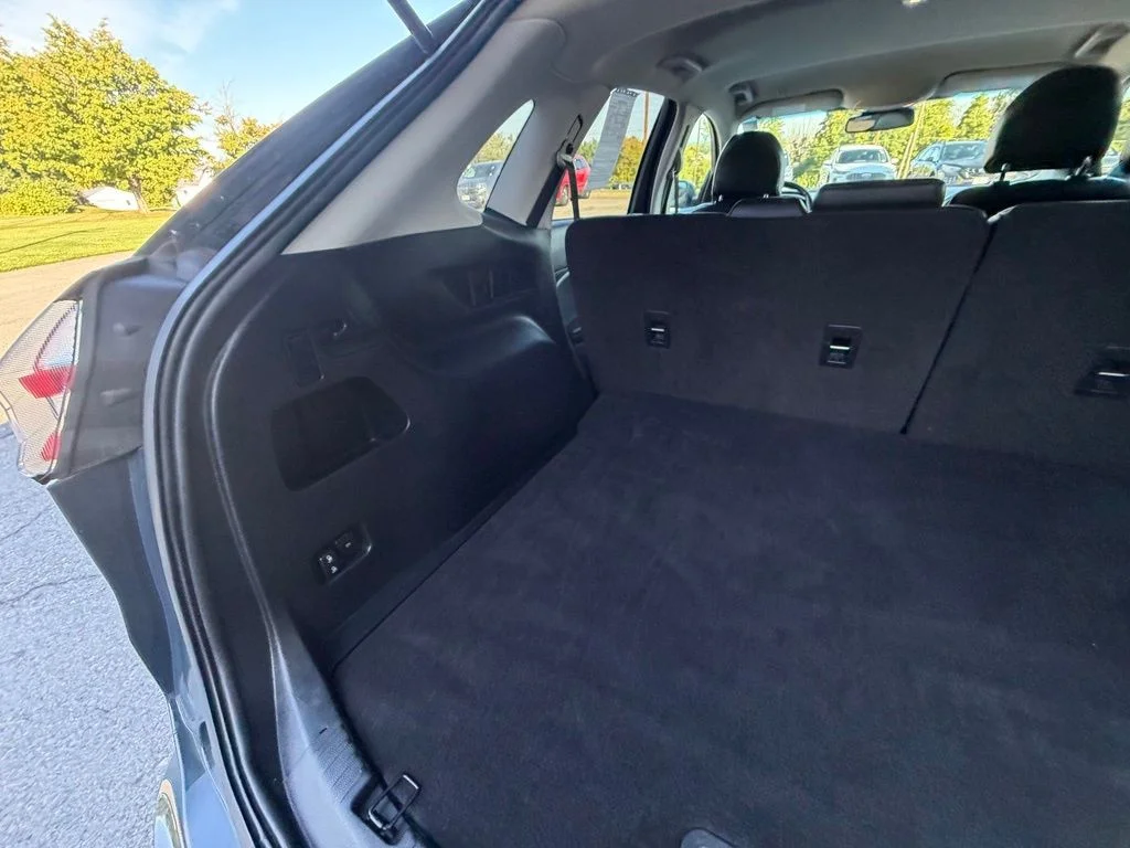 Used 2019 Green Ford SEL image 45