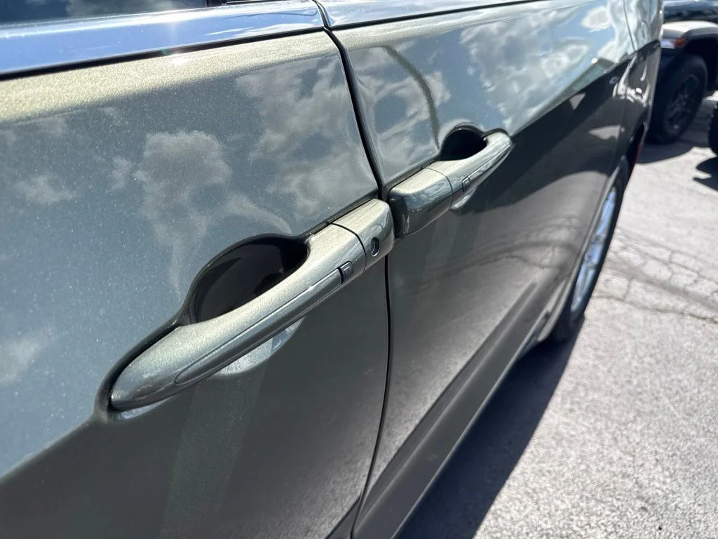 New 2027 Olive Green Pearl-Coat Exterior Paint Chrysler Select image 12