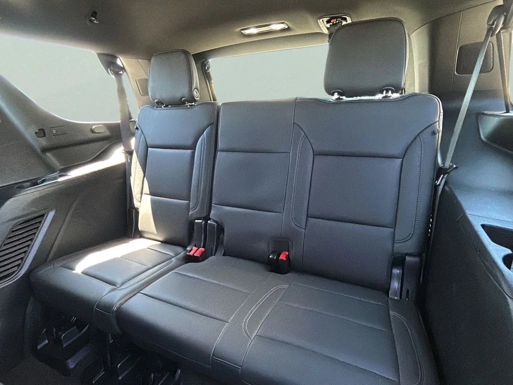 Used 2025 Gray Chevrolet Z71 image 18
