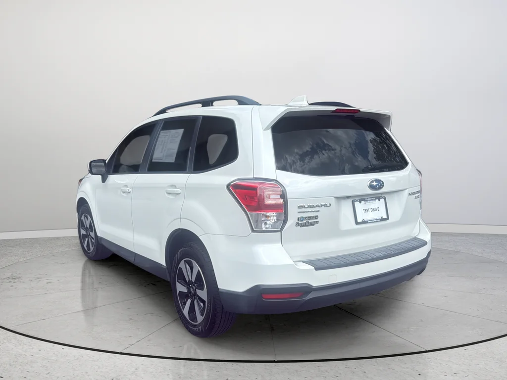 Used 2017 White Subaru 2.5i Premium image 9