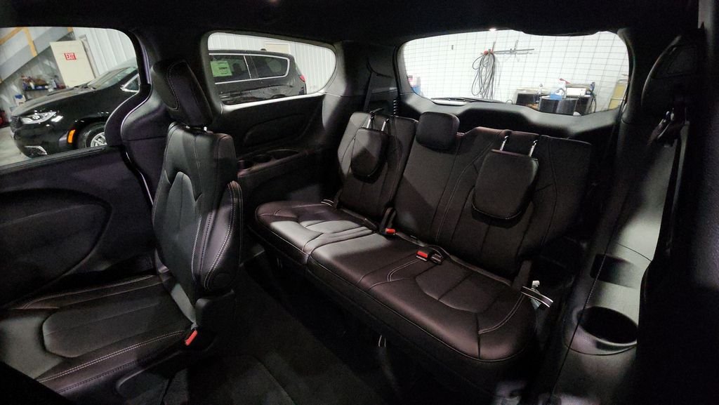 2026 Chrysler Pacifica Select - Photo 26