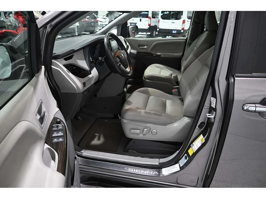 Used 2020 GRAY Toyota XLE Mobility Handicap Van image 13