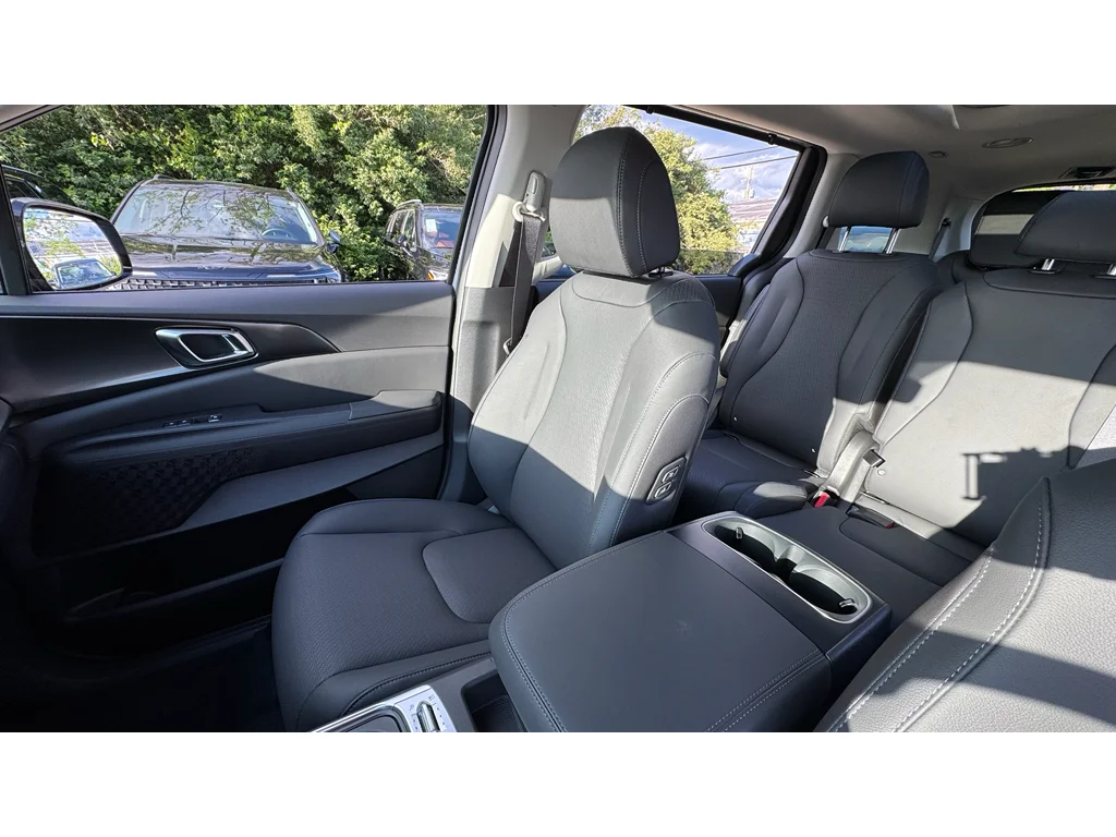New 2026 Ceramic Silver Kia SX Prestige image 7