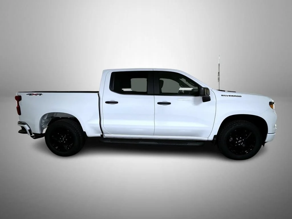 New 2026 Summit White Chevrolet Custom image 4