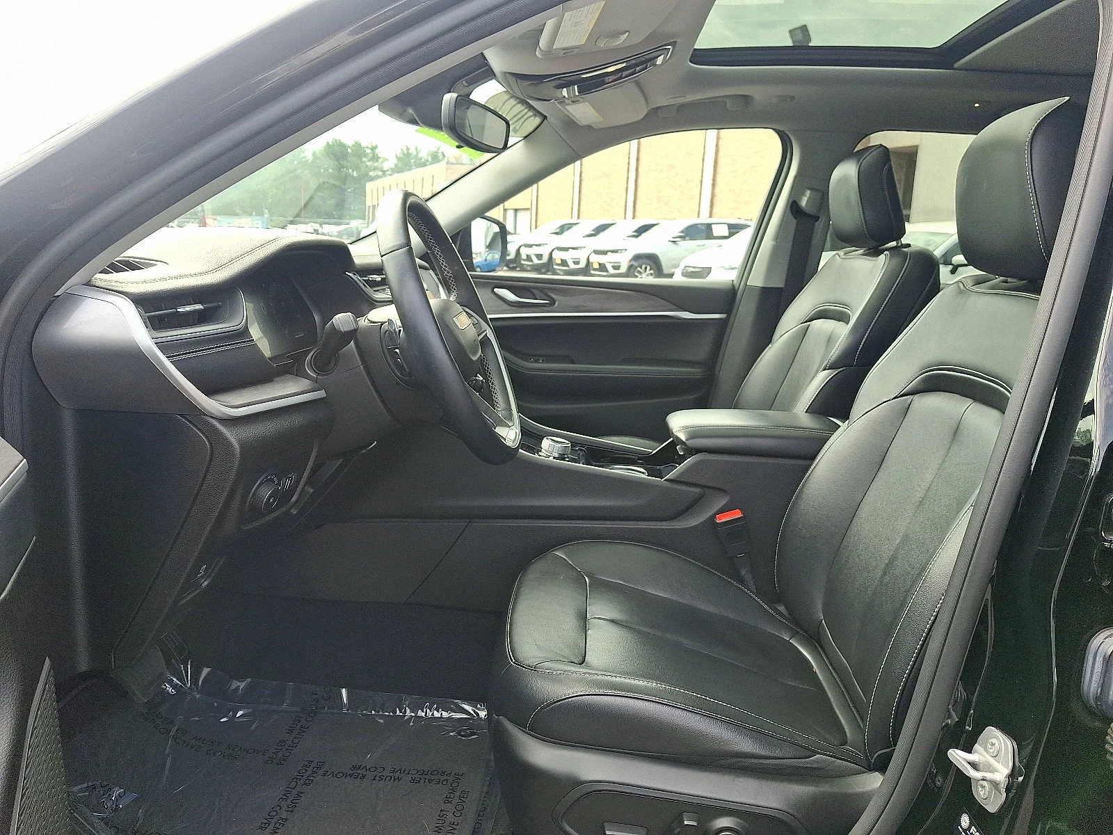 Certified Used 2022 Diamond Black Crystal Pearlcoat Jeep Limited image 14