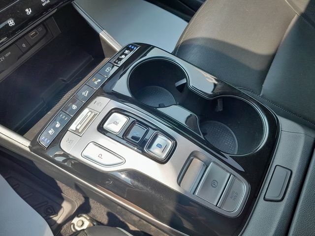Used 2022 Silver Hyundai Limited image 25