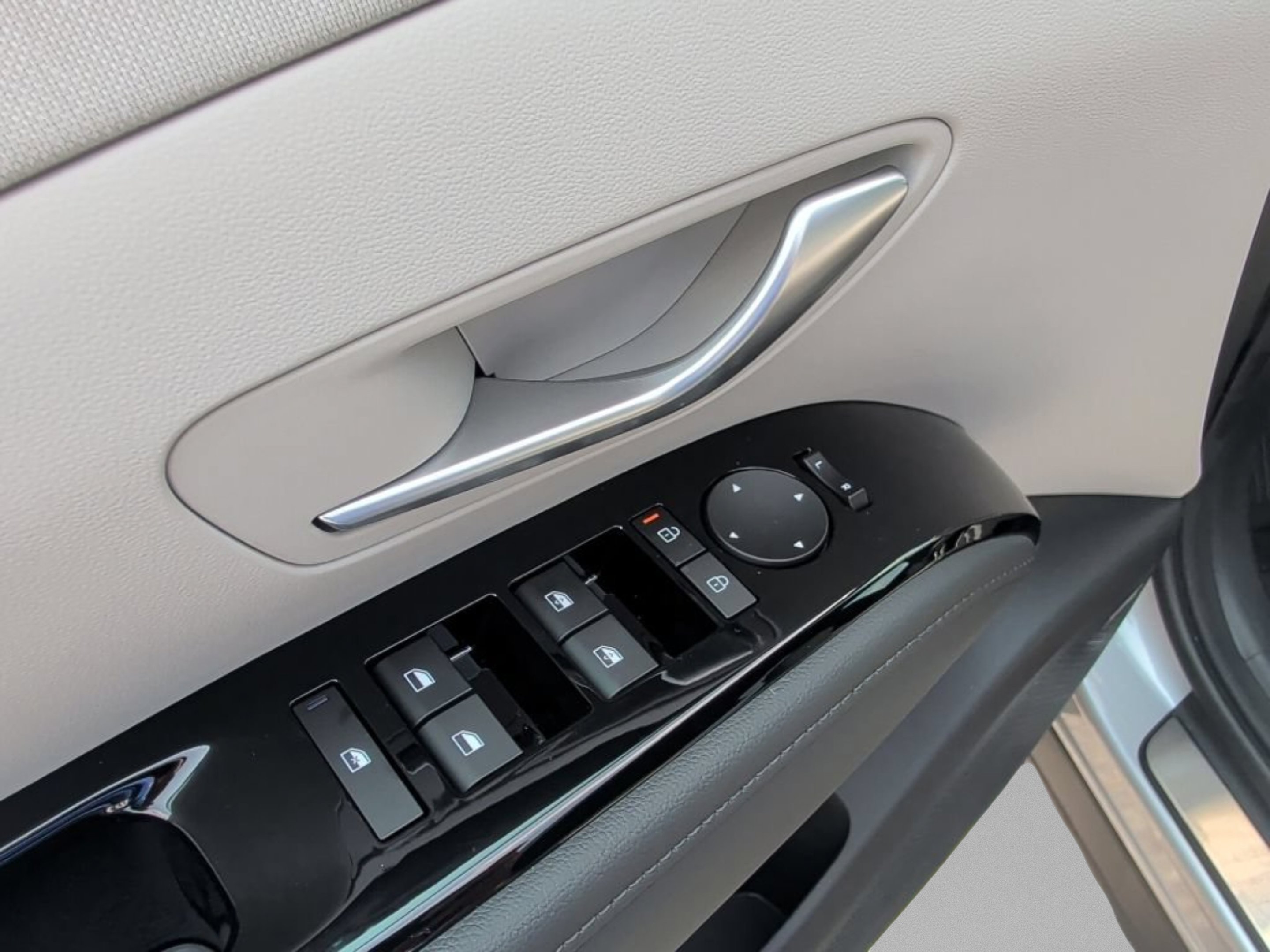 New 2026 Shimmering Silver Hyundai Limited image 17