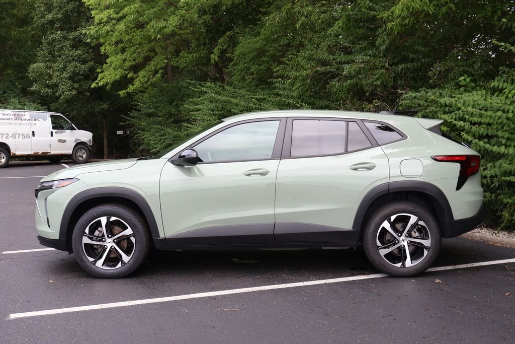 Used 2024 Green Chevrolet 1RS image 4