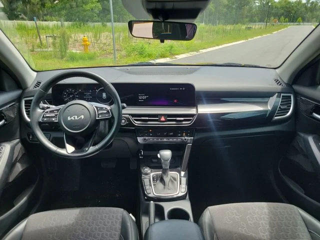 Used 2024 Green Kia S image 10