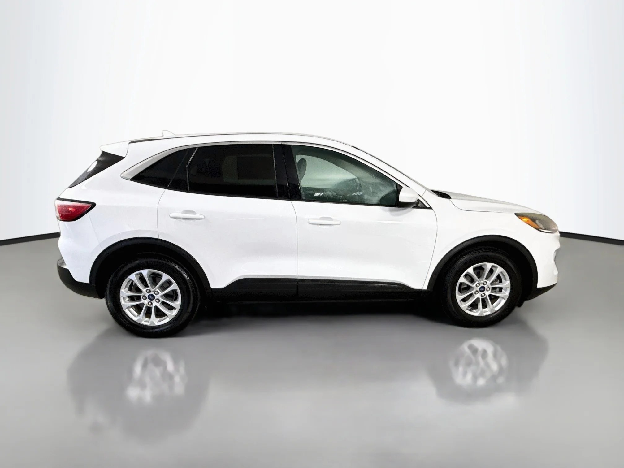 Used 2020 Oxford White Ford SE image 14