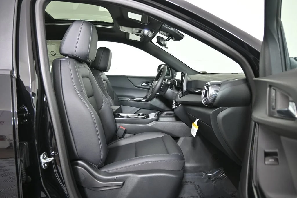New 2026 Mosaic Black Metallic Chevrolet LT image 13