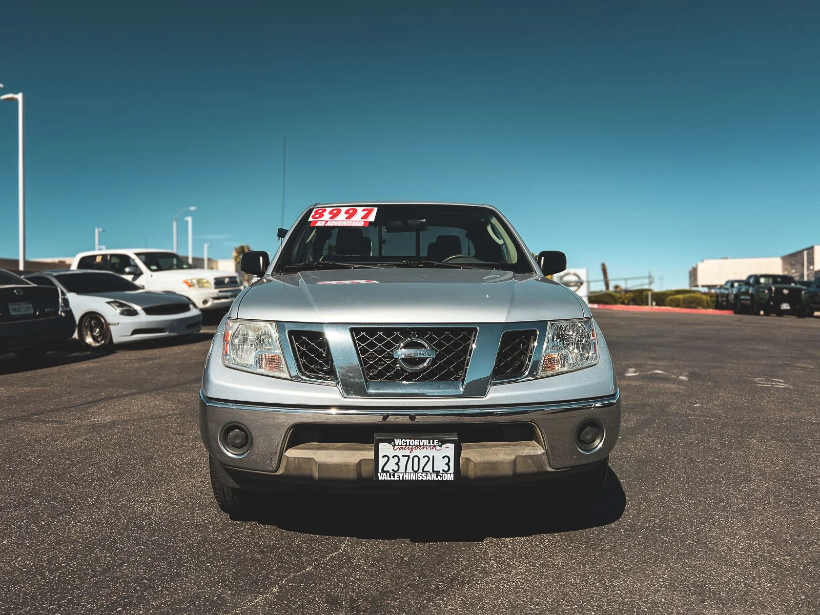 Used 2010 Silver Nissan SE image 2