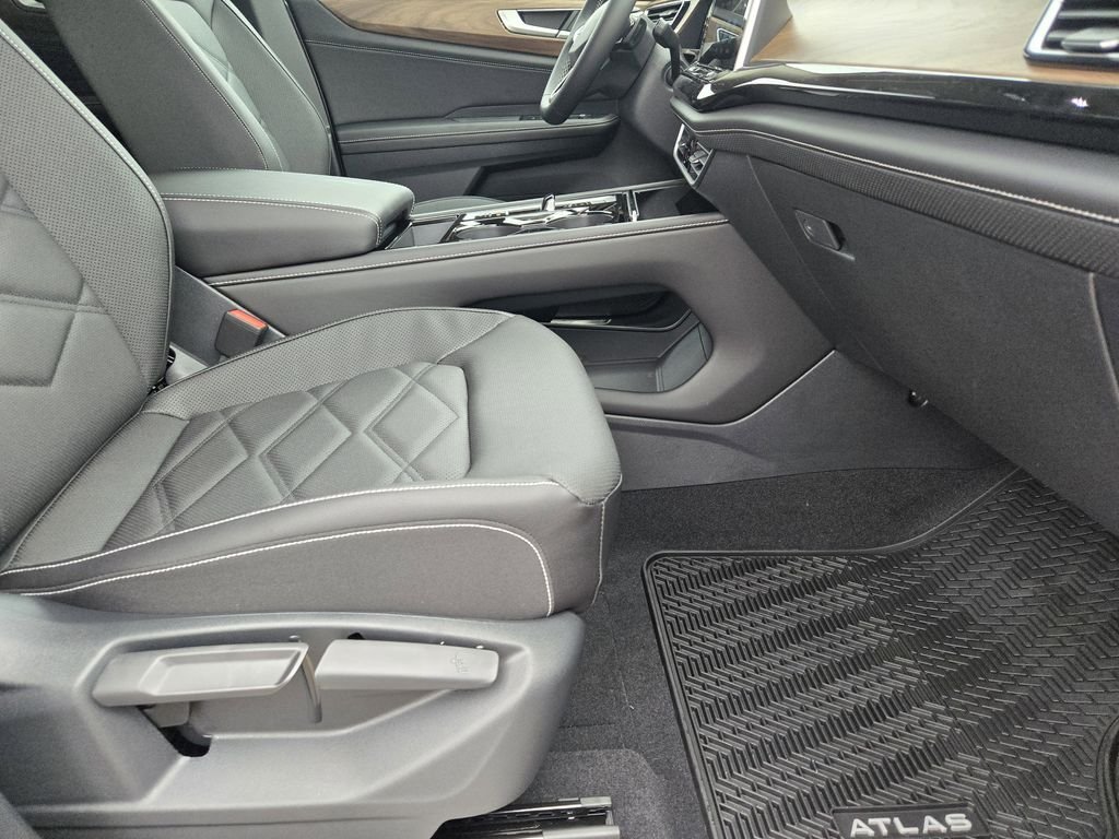 2026 Volkswagen Atlas SE w/Tech - Photo 12