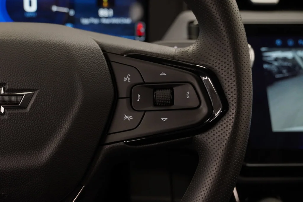 New 2027 Summit White Chevrolet LT image 20