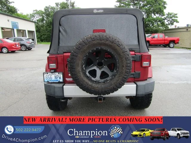 Used 2013 Red Jeep Unlimited Sahara image 5