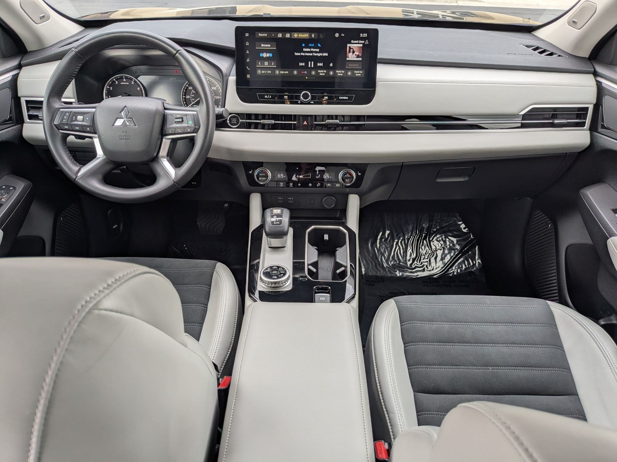 Used 2025 Silver Mitsubishi SE image 28