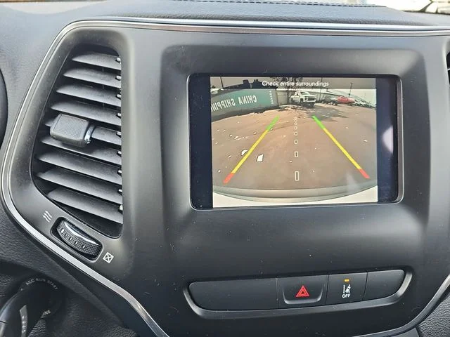 Used 2021 White Jeep Latitude image 16