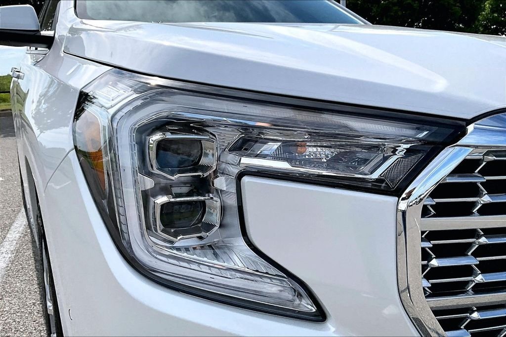 Used 2023 White GMC Denali image 31