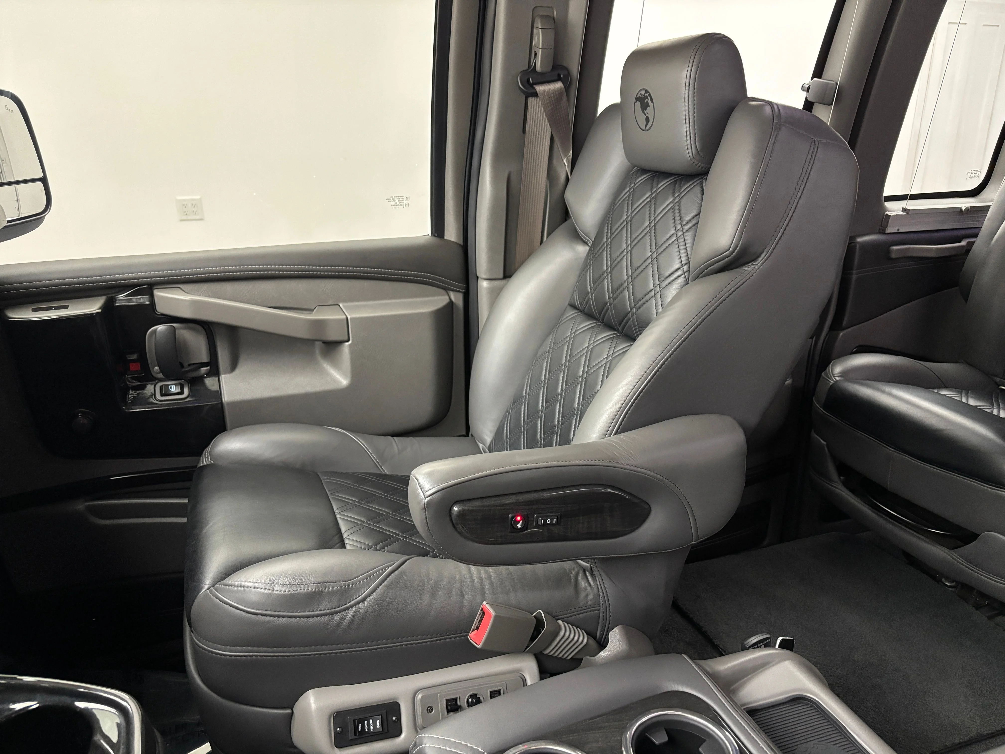 Used 2020 Onyx Black GMC Explorer Limited SE image 44