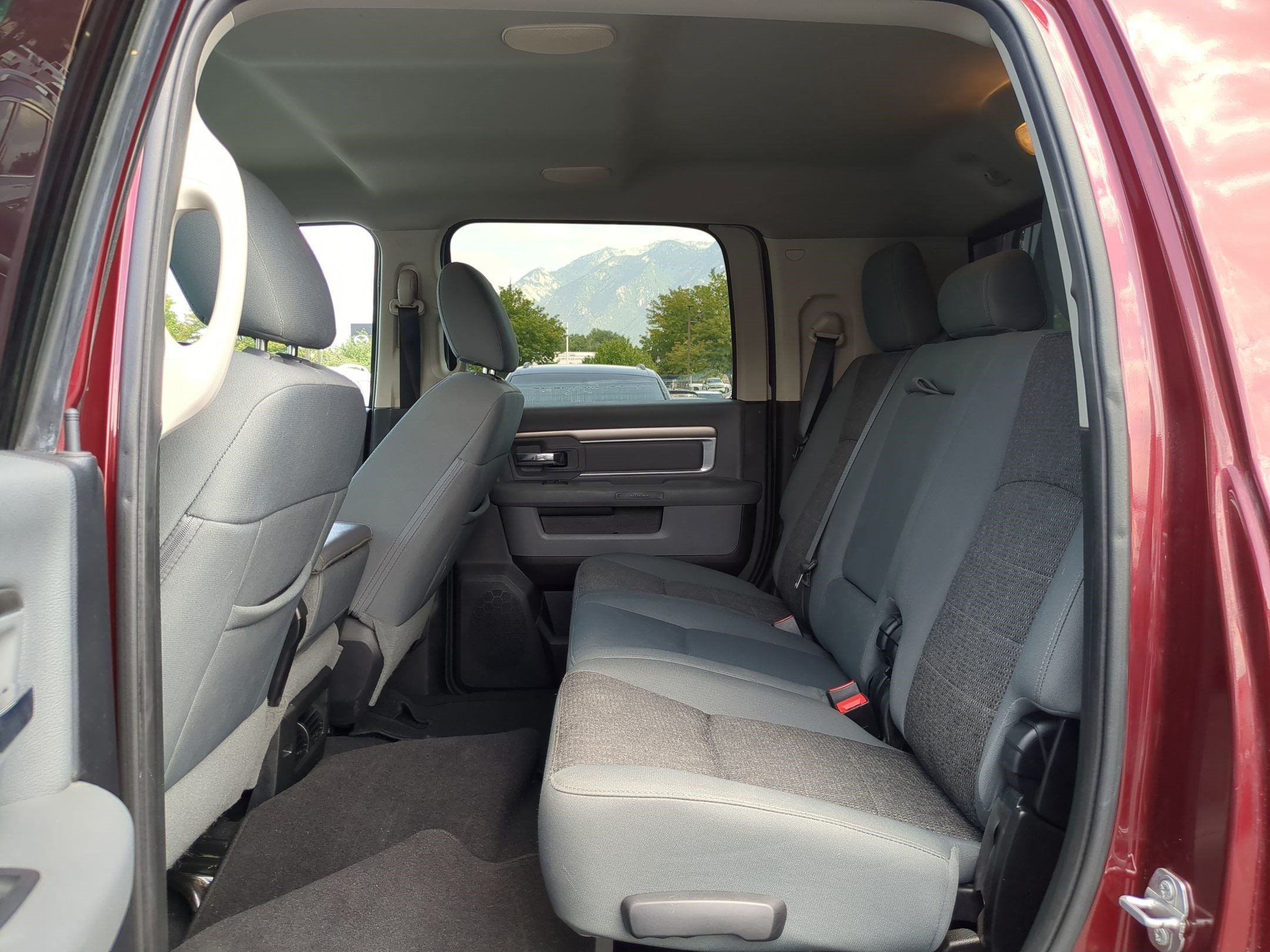Used 2016 Delmonico Red Pearlcoat Ram Big Horn image 27