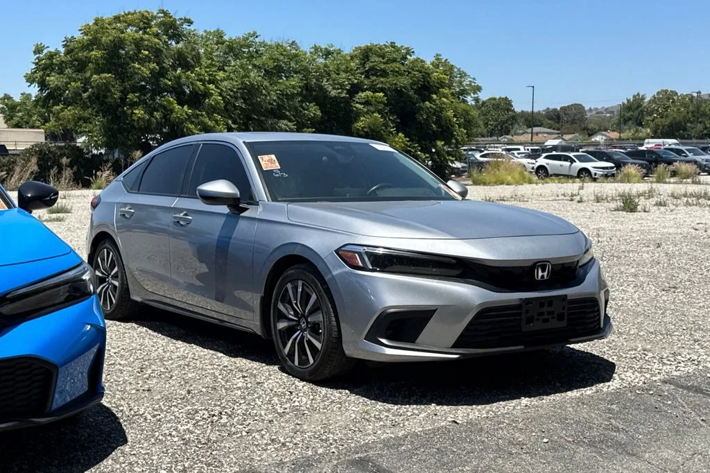 Certified Used 2024 Lunar Silver Metallic Honda EX-L image 2