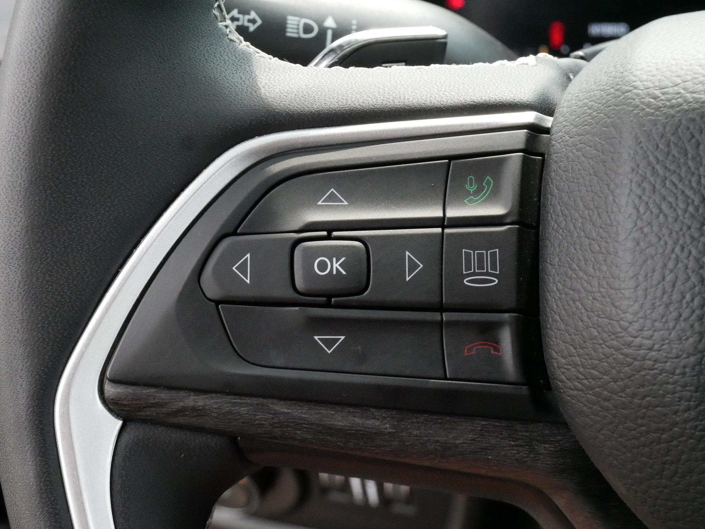 Used 2023 Diamond Black Crystal Pearlcoat Jeep  image 26