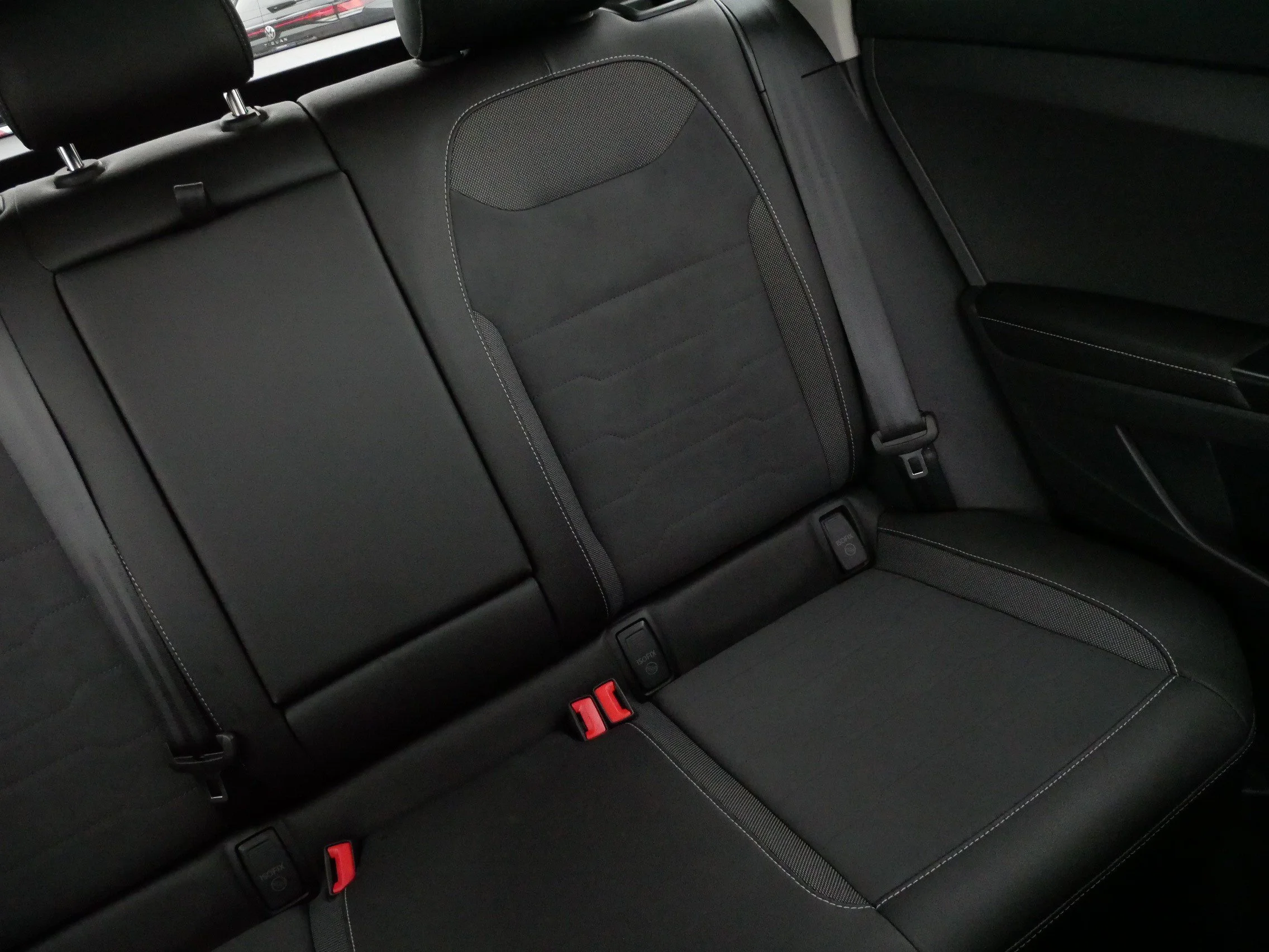 Certified Used 2025 Bright Moss Green Metallic/Deep Black Roof Volkswagen SE Black image 14
