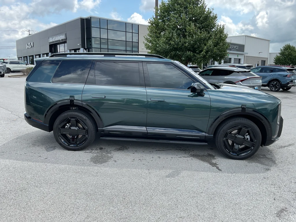 Used 2027 Black Jade Green Kia X-Line SX image 10