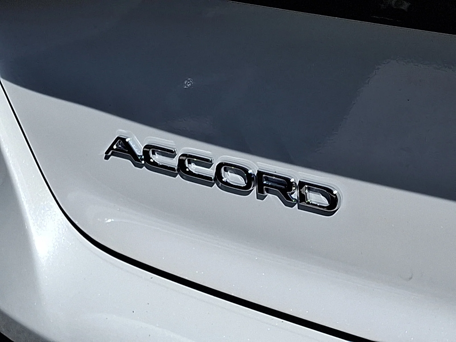 New 2025 Platinum White Pearl Honda SE image 4