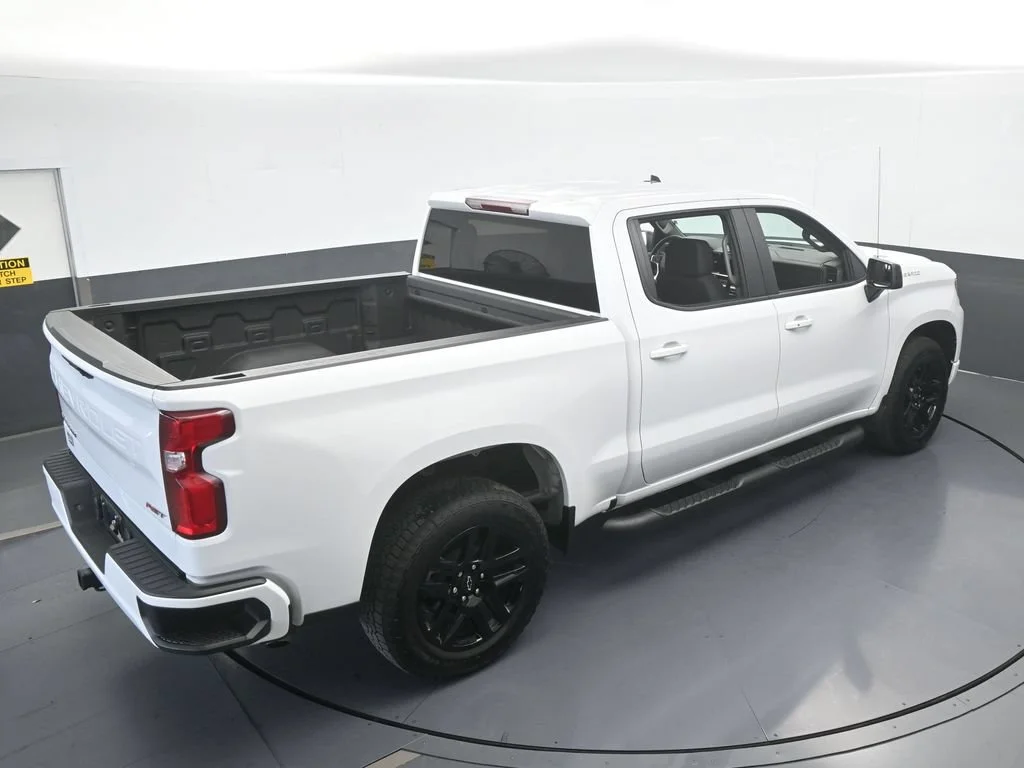Used 2026 Summit White Chevrolet RST image 47