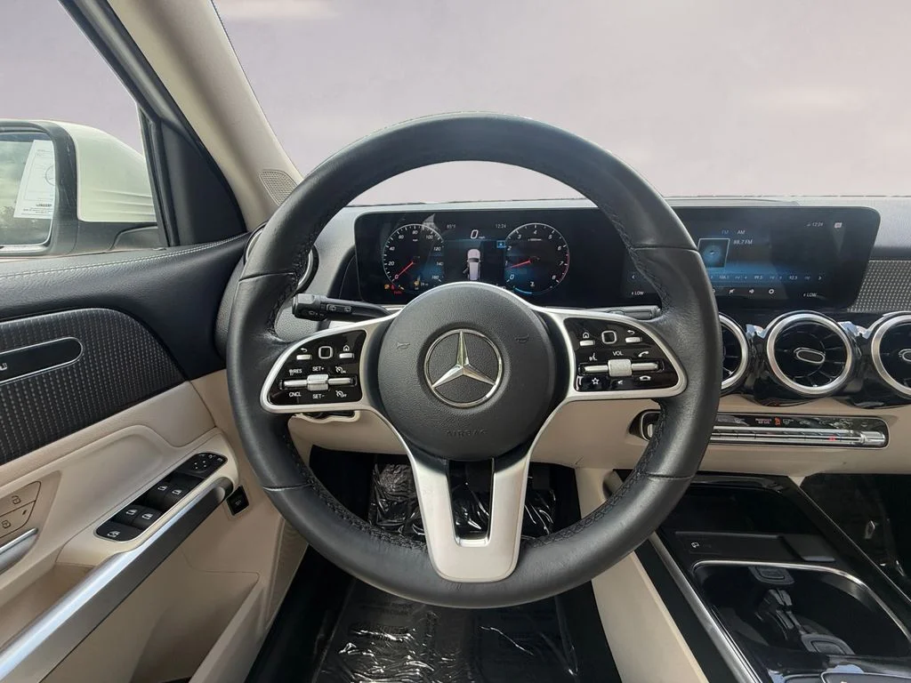 Used 2022  Mercedes-Benz GLB 250 image 13