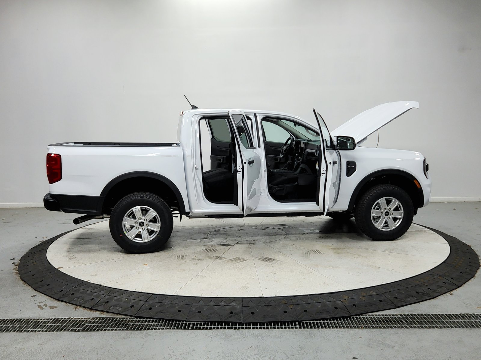 New 2026 Oxford White Ford XL image 17