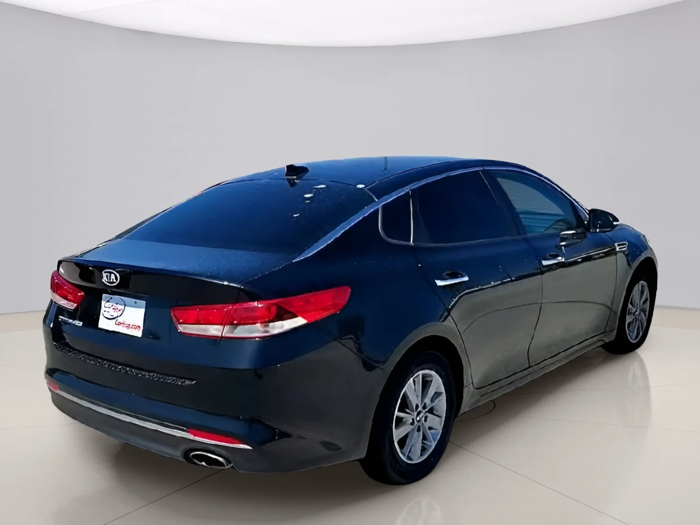 Used 2017 Black Kia LX image 4