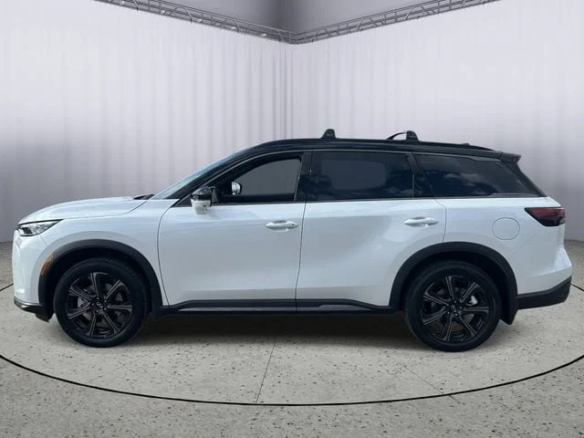 New 2027 2T RAD WHT INFINITI Autograph AWD image 3