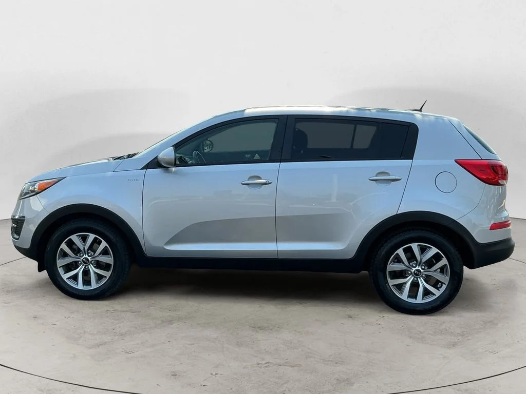 Used 2016 Silver Kia LX image 8
