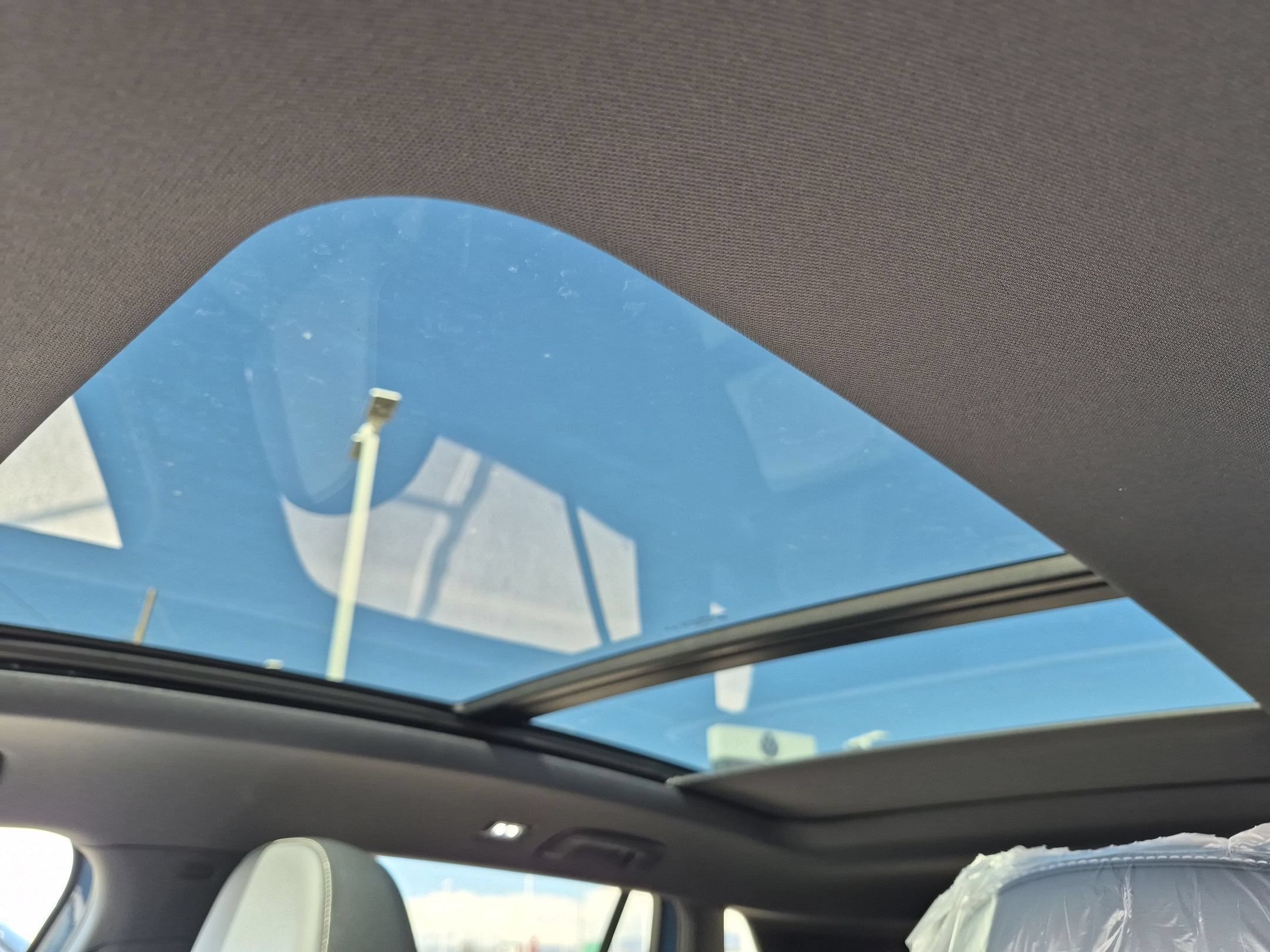 New 2026 Monterey Blue w/Deep Black Roof Volkswagen SE R-Line Black image 14