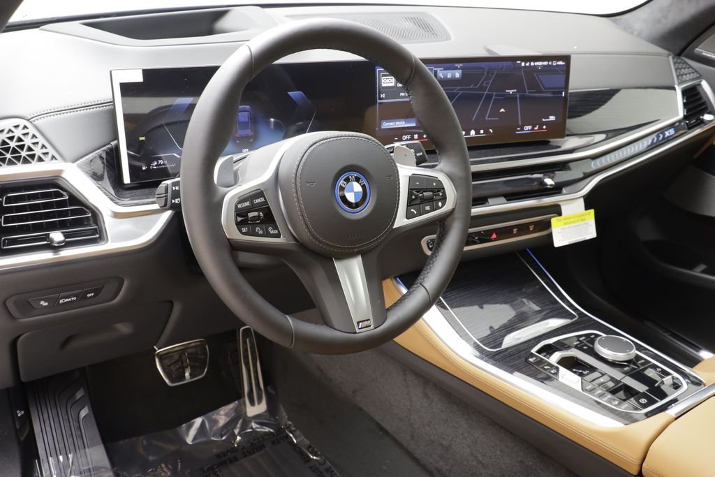 New 2026 Carbon Black Metallic BMW xDrive50e image 8