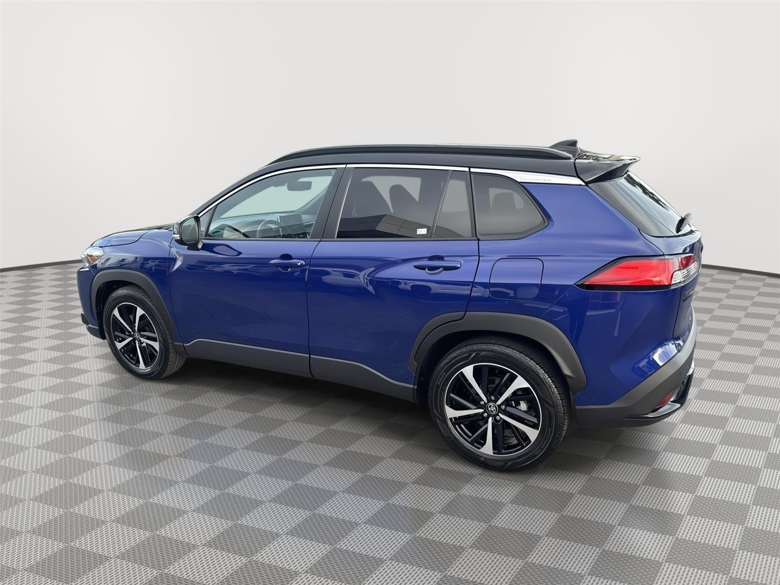 Used 2025 Blue Crush Metallic w/Jet Black Roof TOYOTA XSE image 6