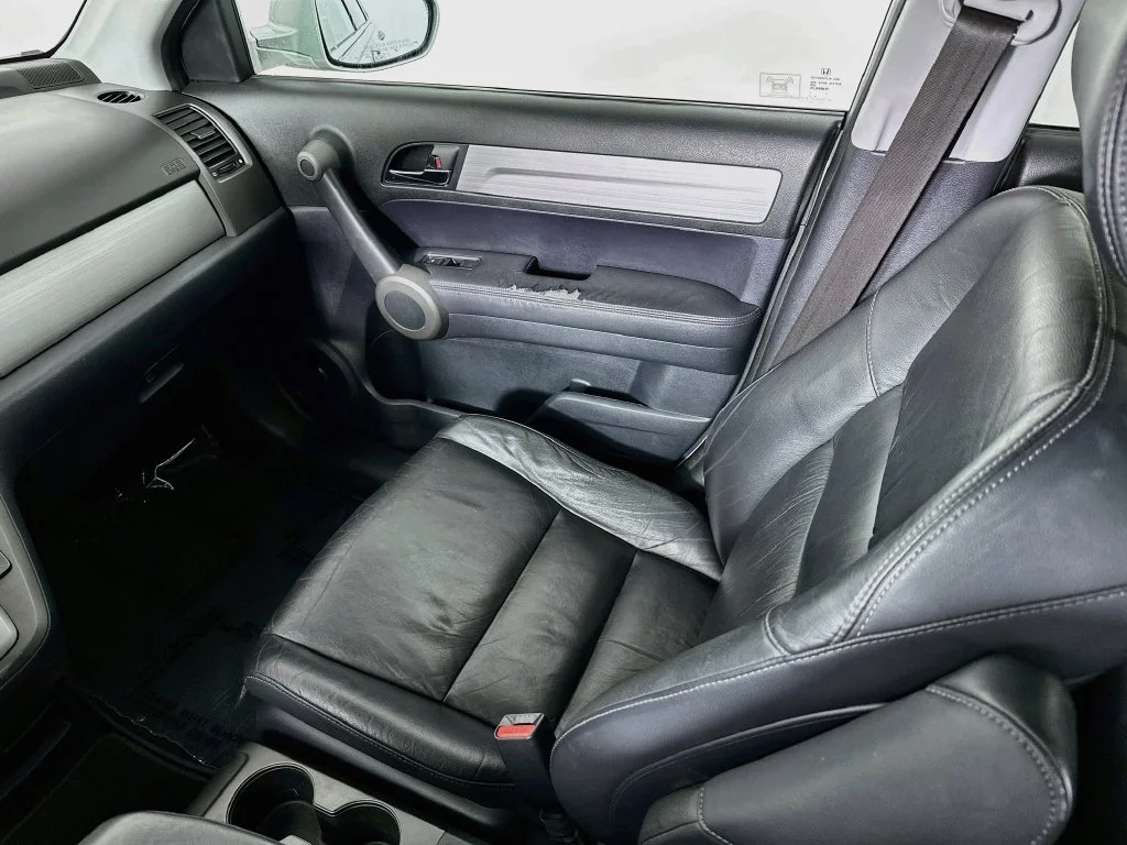 Used 2010 Alabaster Silver Metallic Honda EX-L image 23