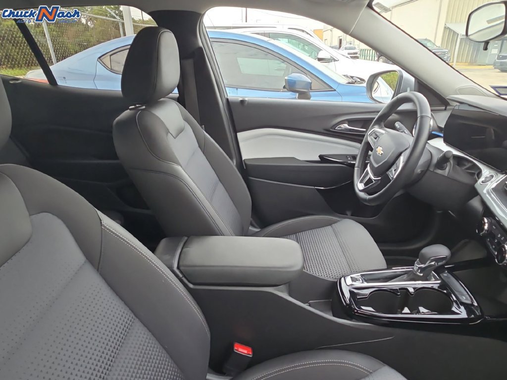 Used 2025 Sterling Gray Metallic Chevrolet LT image 7