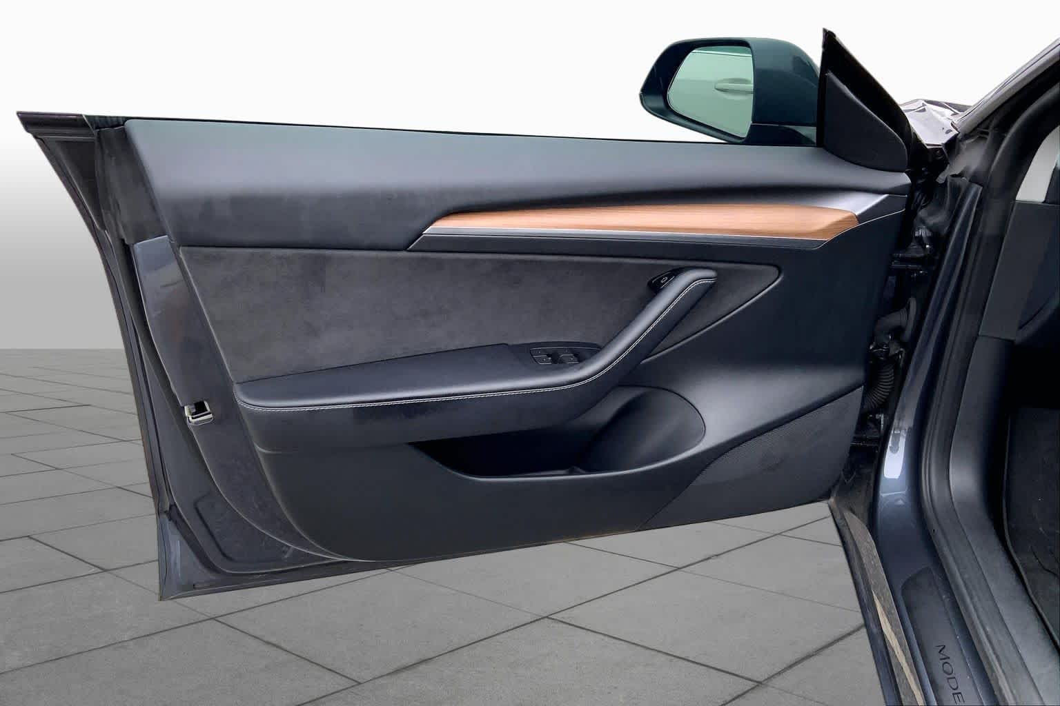 Used 2023  Tesla  image 19