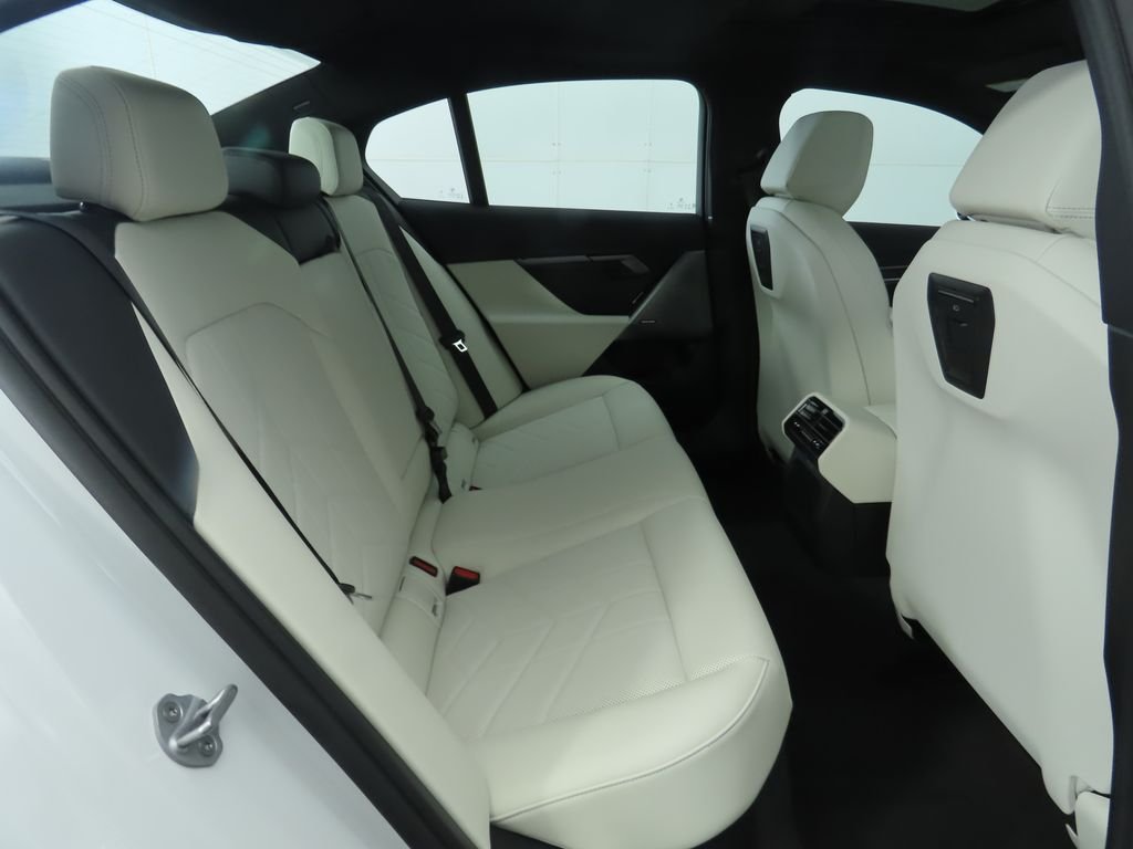 2026 BMW i5 40 - Photo 24