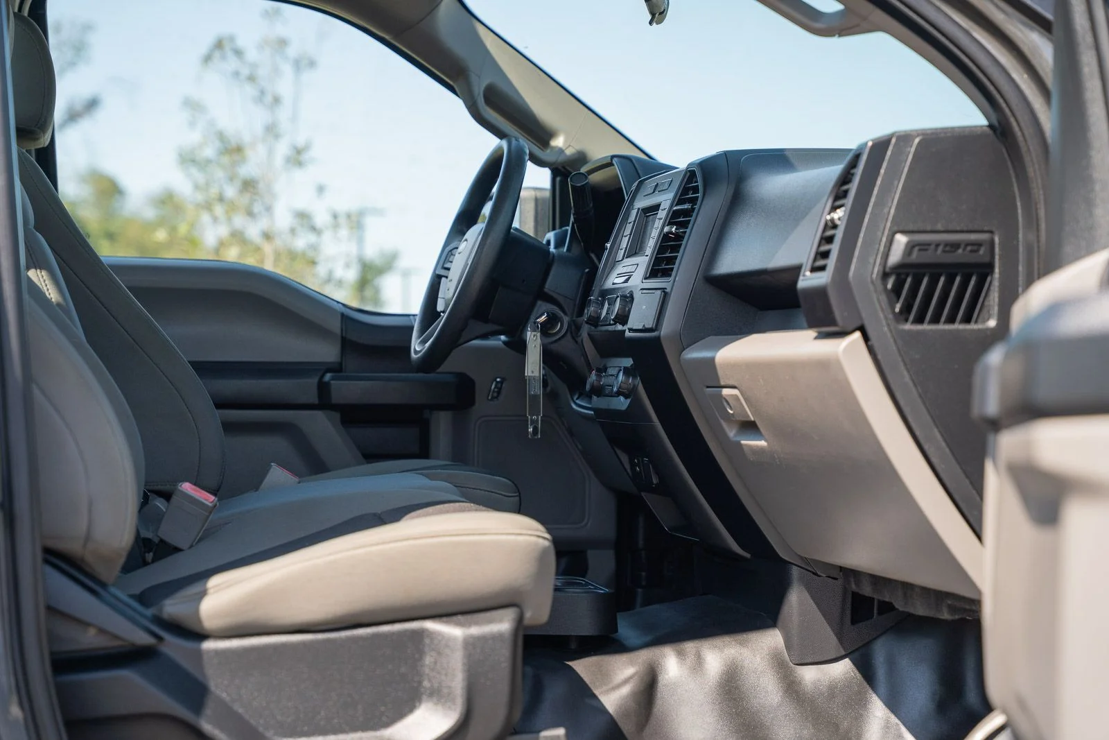 Used 2019 Gray Ford XL image 12