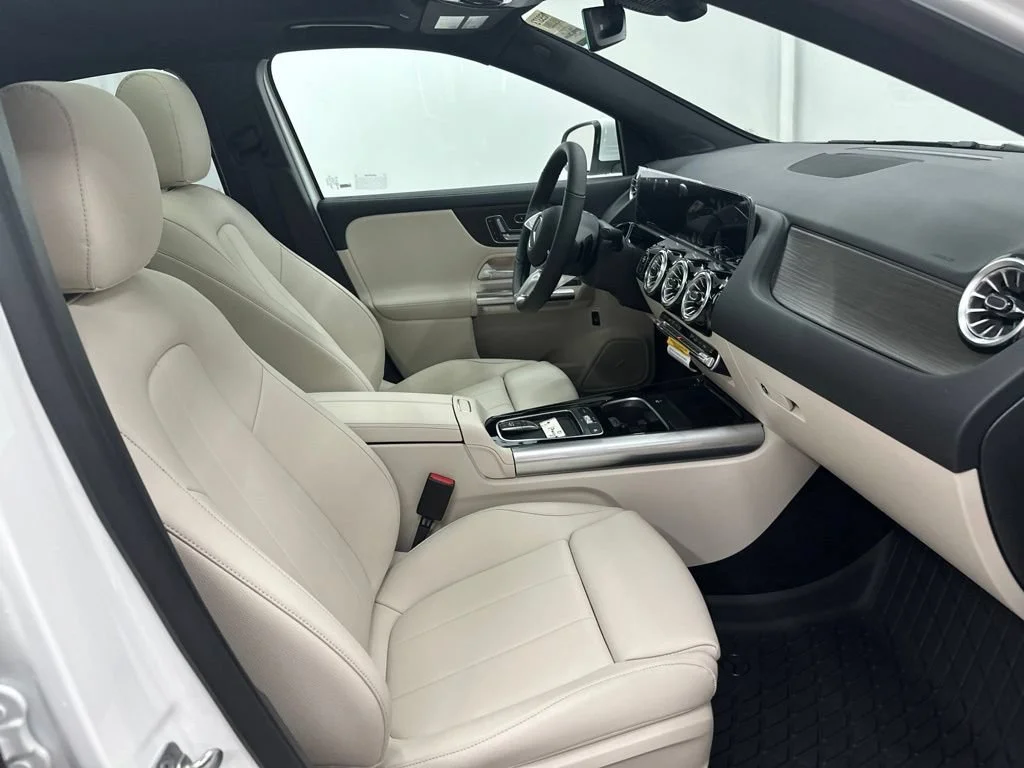 New 2026 White Mercedes-Benz GLA 250 image 27