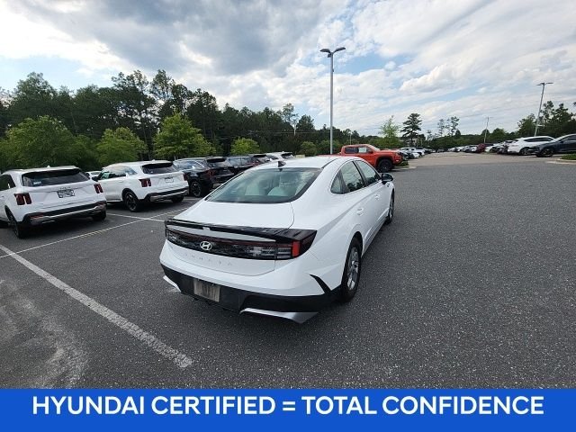 Certified Used 2025 White Hyundai SE image 16