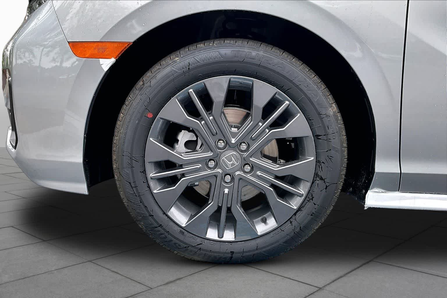 2026 Honda Odyssey Touring - Photo 9