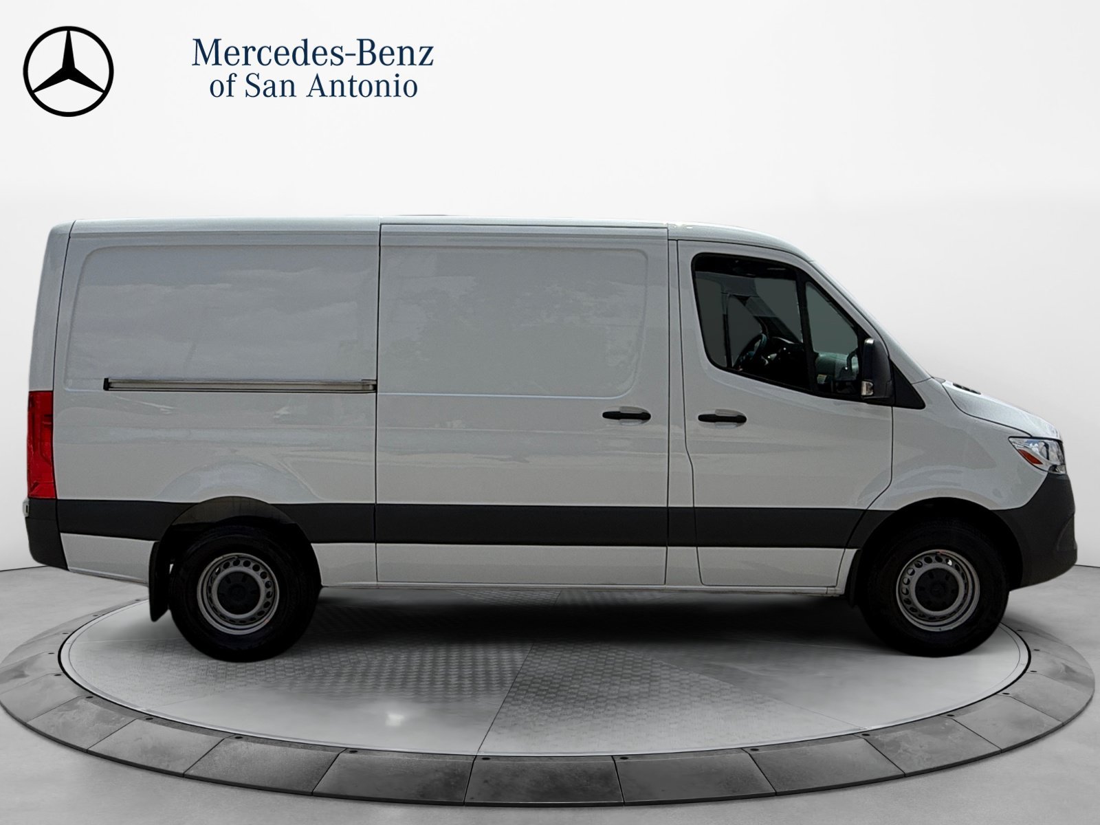 Used 2025  Mercedes-Benz  image 8