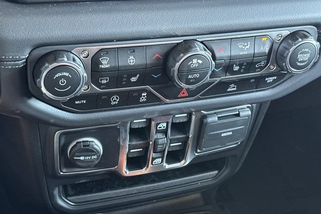 2025 Jeep Wrangler 4-Door Sahara - Photo 16