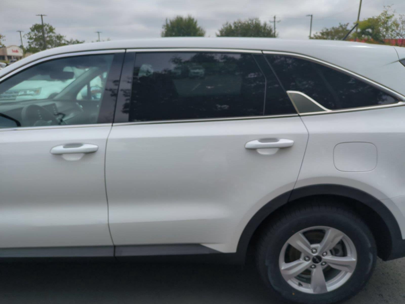 Used 2023 Glacial White Pearl Kia LX image 29